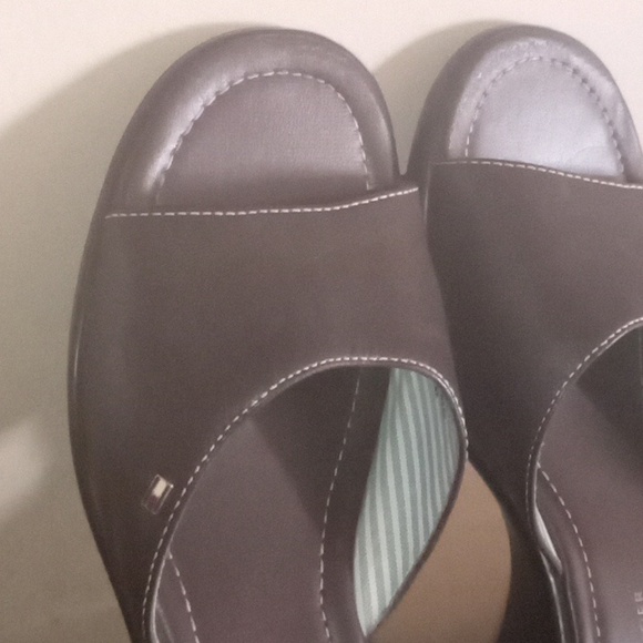 Tommy Hilfiger Slides- Womans size 7/8 - Picture 6 of 17